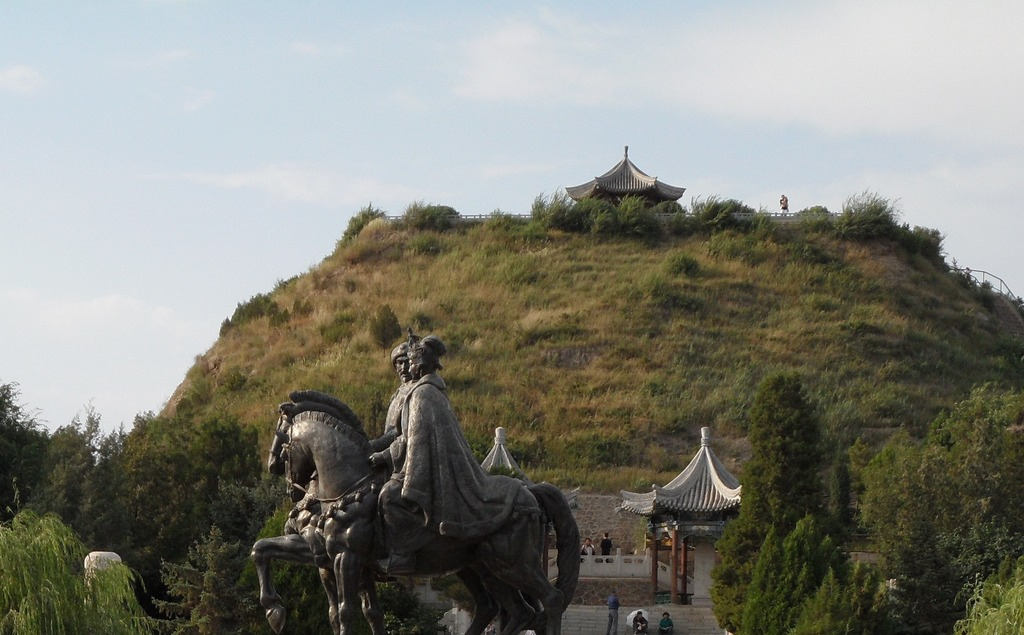 JW_SIGP_LABELS_08 Statue_at_the_Wang_Zhaojun_Tomb (1).jpg