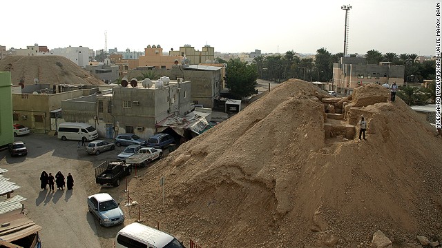 JW_SIGP_LABELS_08 131022172645-bahrain-burial-mound-modern-day-at-aali-horizontal-gallery.jpg