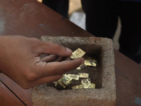На Яве найдены золотые пластины с именами богов