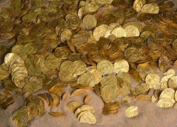 Клад со старинными монетами нашел рабочий на стройке в Кстове