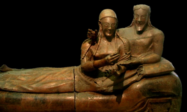 Этрусское искусство. Саркофаг супругов. Sarcophagus of the Spouses, sixth century BC; National Etruscan Museum, Villa Giulia, Rome. (Источник: wikipedia.org, GerardM)