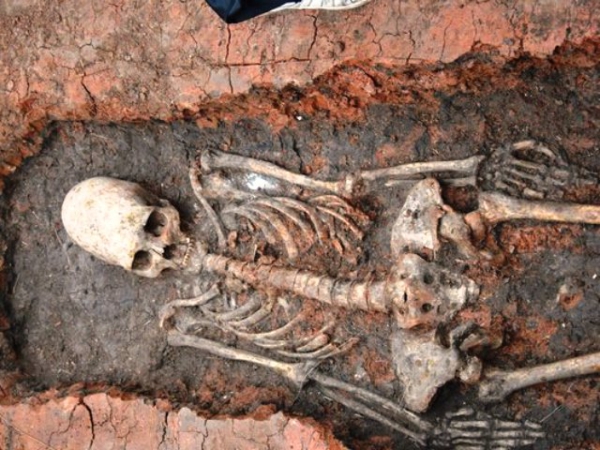 Челябинские археологи обнаружили в аркаимских степях древнее погребение
