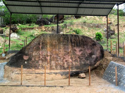 Окрашенный камень Пьедра-Пинтада (Piedra Pintada)