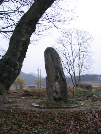 Менгир Сеогу-ри (Seogu-ri Menhir)