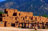 Таос-Пуэбло;  Пуэбло-де-Таос (исп. Taos Pueblo; Pueblo de Taos)