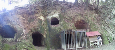 Пещерные гробницы Ishinuki-Nagino (石貫ナギノ横&amp;#)