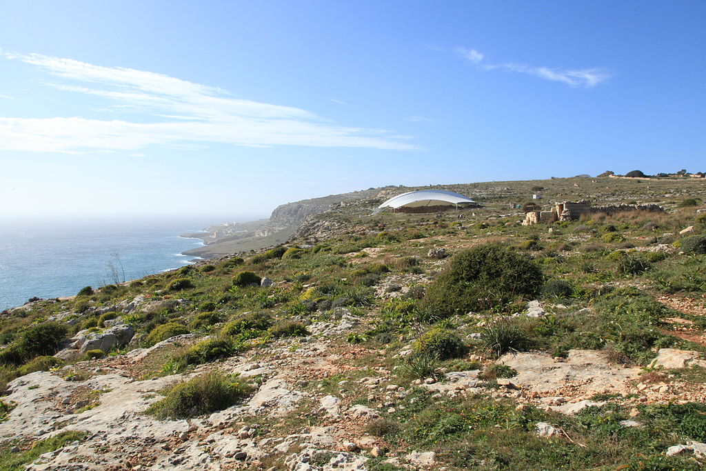 JW_SIGP_LABELS_08 1024px-Malta_-_Qrendi_-_Hagar_Qim_and_Mnajdra_Archaeological_Park+Mnajdra_04_ies.jpg