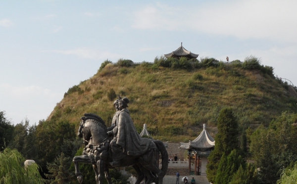 Гробница Чжаоцзюнь (Zhāojūnmù)
