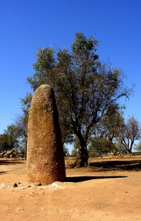 Менгир Алмендерш (Menir dos Almendres)