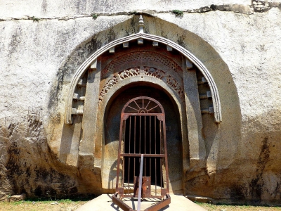 Пещера Ломас Риши (Lomas Rishi Cave)