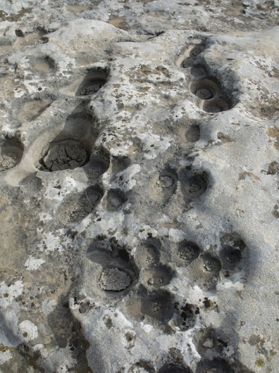 Дольмен Эллес (Eles Megalithic Tomb)