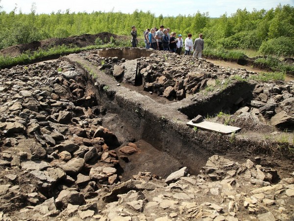 При раскопках в Кузбассе нашли ритуальные маски из гипса