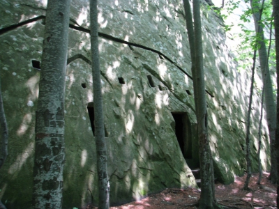 Мегалитические пещеры Nucu (Buzau mountain caves)