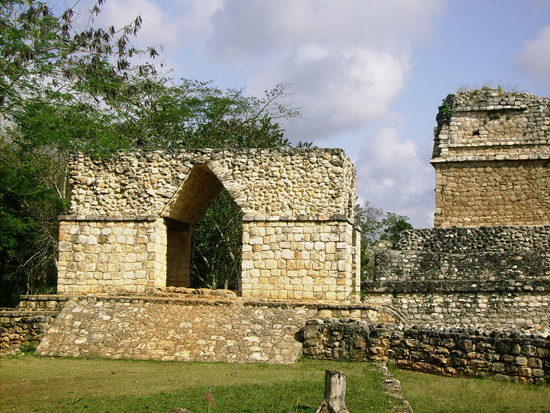 JW_SIGP_LABELS_08 800px-Arco_de_Entrada_Ek_Balam_Yucatán_2008.jpg