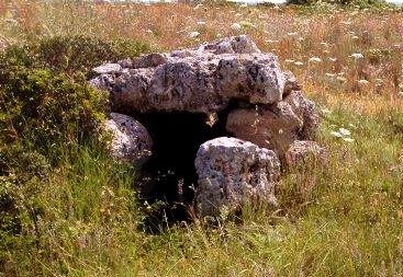 JW_SIGP_LABELS_08 dolmen-argentina-graziadei-pesculose.jpg