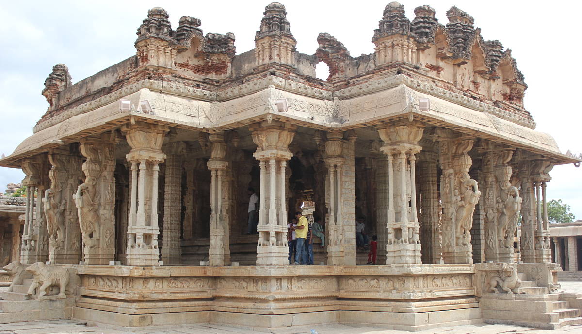 JW_SIGP_LABELS_08 --Khram-Vittala-_Vitthala_temple_complex_in_Hampi.jpg