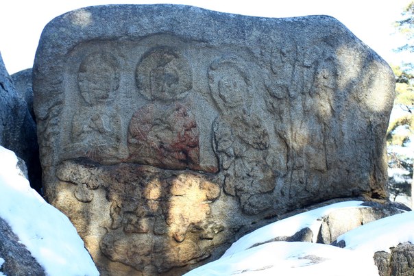 13 stone. Священные камни Укко. Селенгинский камень памятник письменности. Сакральный камень. Священный камень в Китае.