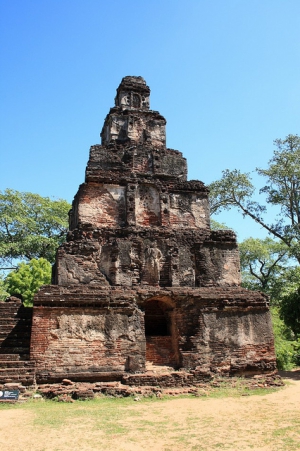 Пирамида Сатмахал Прасада (Sat Mahal Prasadaya)
