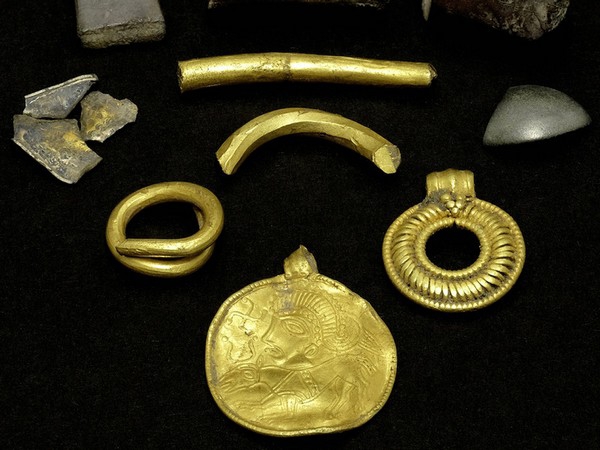 В Дании нашли золотой амулет с Одином возрастом в 1,5 тысячу лет