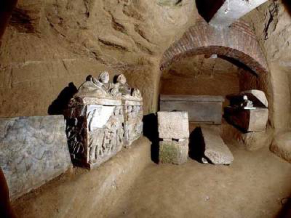 Итальянские археологи обнаружили в этрусском некрополе еще 17 гробниц