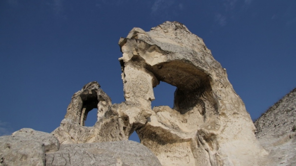 В Дивногорье обвалилась арка древней колокольни