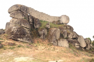 Руины Морейра де Рэй (ruinas do castelo de moreira de rei)