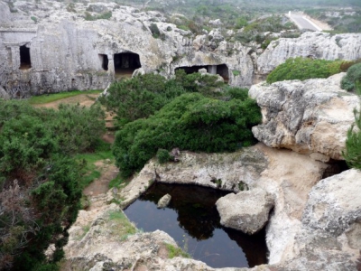 Кала Морель (Cala Morell Necropolis Caves)