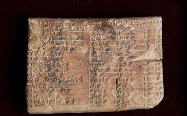 Древняя вавилонская табличка Plimpton 322. Фото: UNSW/Andrew Kelly