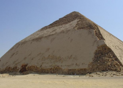 Мюоны позволят ученым заглянуть внутрь Ломаной пирамиды