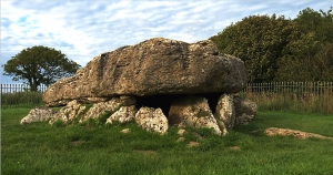 Дольмен Ллингви (Lligwy Burial Chamber - Dolmen)