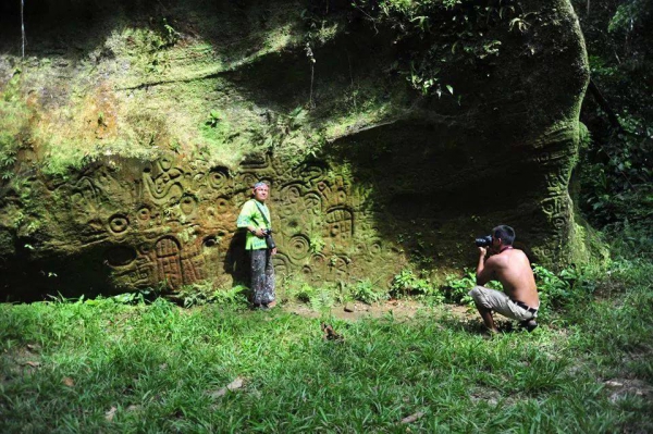 Петроглифы Cumpanamá (Petroglifos de Cumpanamá roca sagrada)