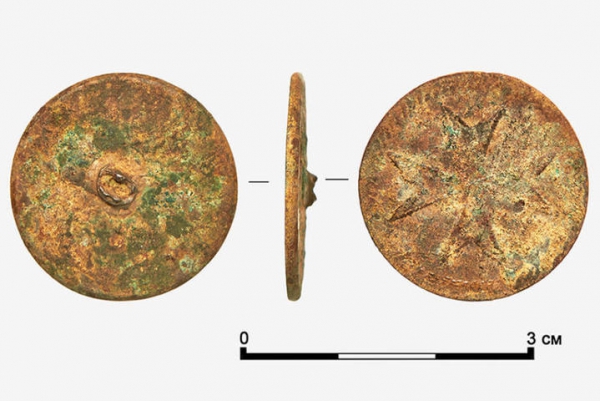 Археологи нашли пуговицу с символикой Мальтийского ордена