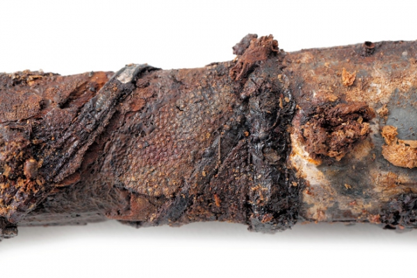В 600-летней гробнице найден необычный меч