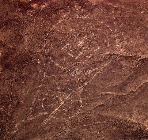 Археологи: на сохранение уникальных геоглифов в пустыне Наска не хватает ресурсов