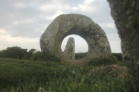 Мен-ан-Тол (Men-an-Tol holed stone)