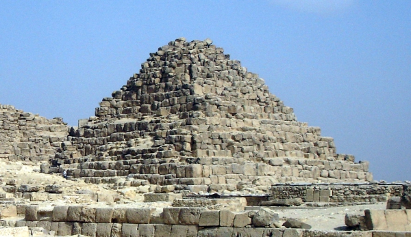 Пирамида Хенутсен (G1-c)