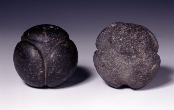 Резные каменные шары (Carved Stone Balls)